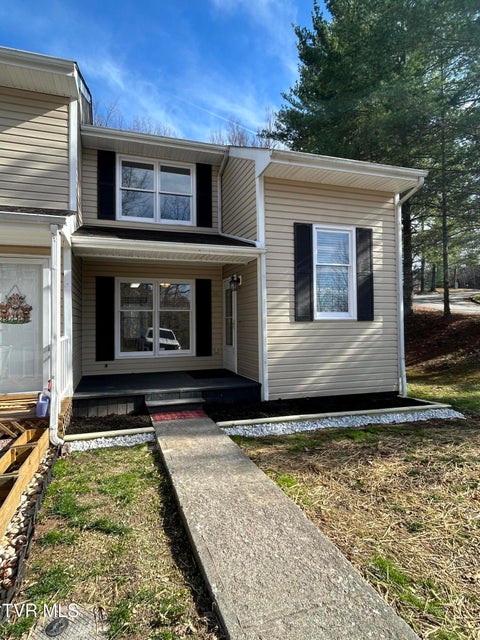 Photo #2: 48 Laurel Ridge