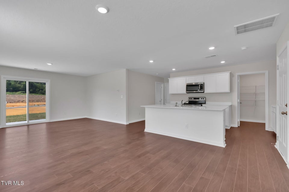 Photo #2: 405 Arrowhead Drive 