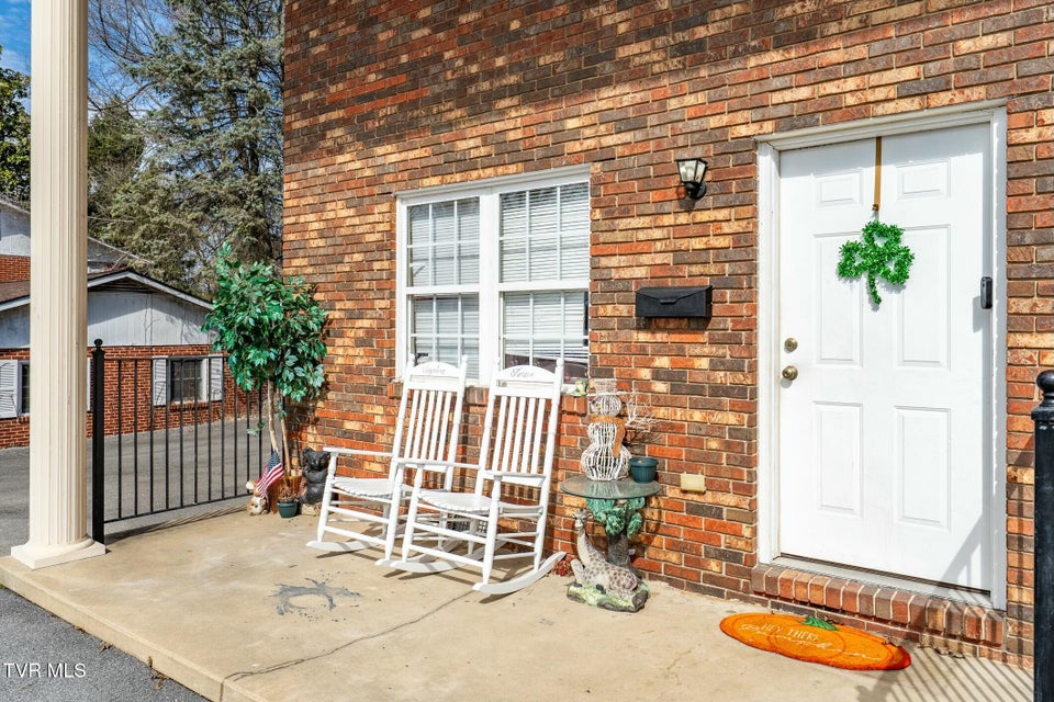 Photo #7: 133 Walker Street