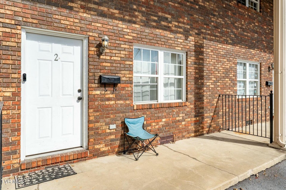 Photo #8: 133 Walker Street