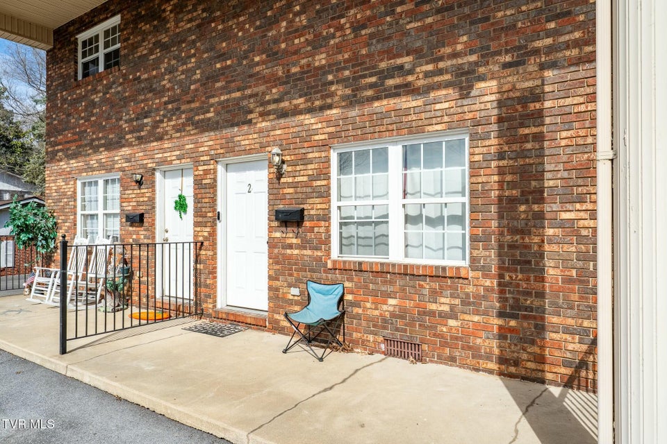 Photo #10: 133 Walker Street