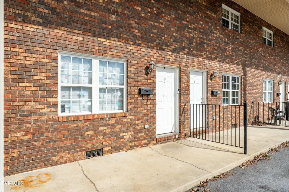 Photo #11: 133 Walker Street