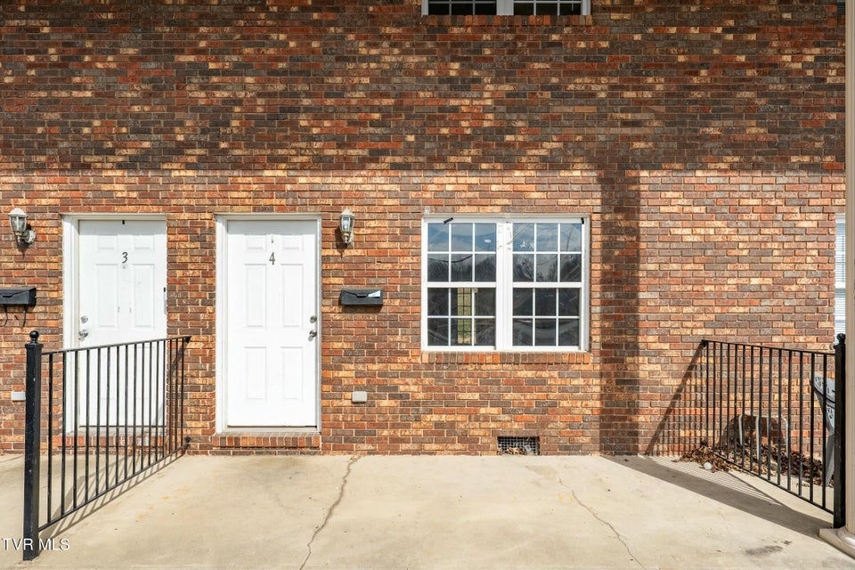 Photo #15: 133 Walker Street
