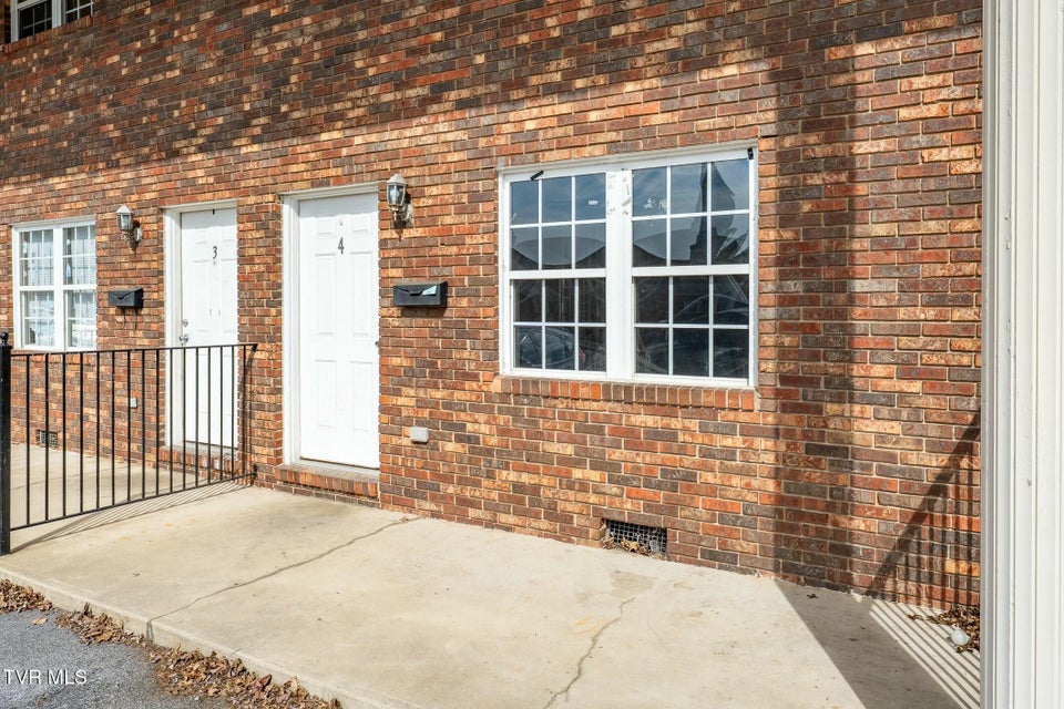 Photo #16: 133 Walker Street