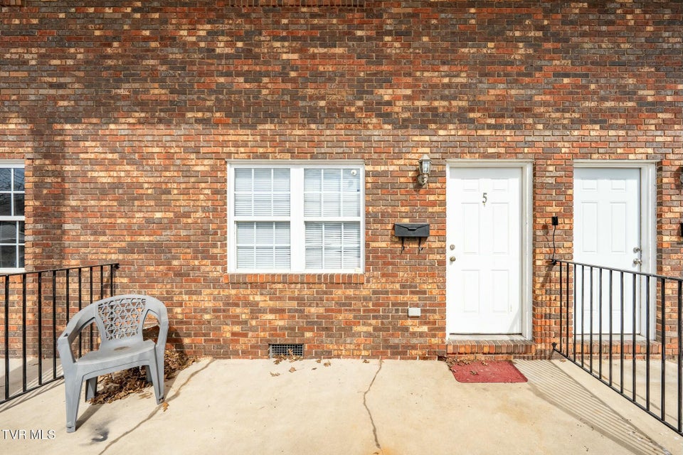 Photo #18: 133 Walker Street