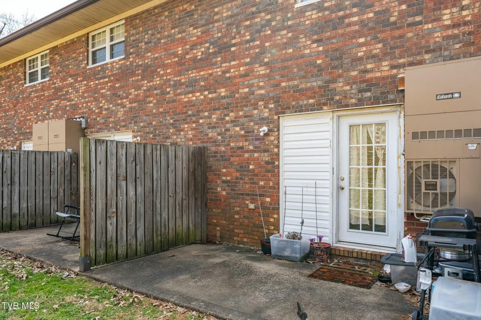 Photo #29: 133 Walker Street