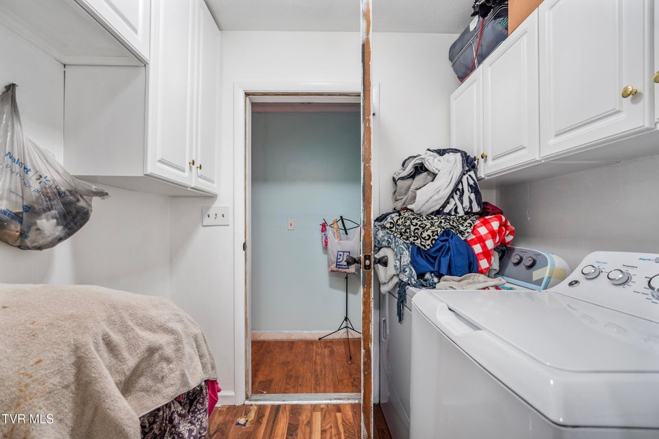 Photo #33: 420 Poplar Street