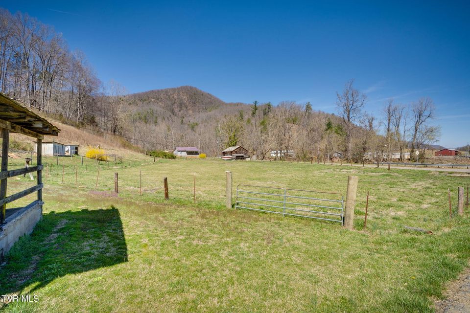 Photo #10: 501 Polly Erwin Road