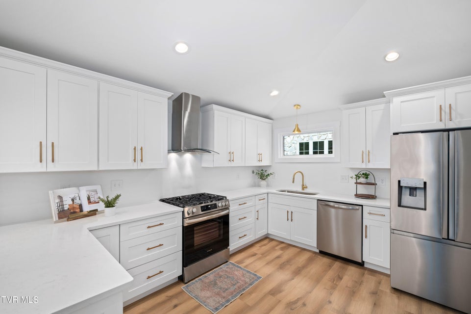 Photo #6: 112 Chestnut Street