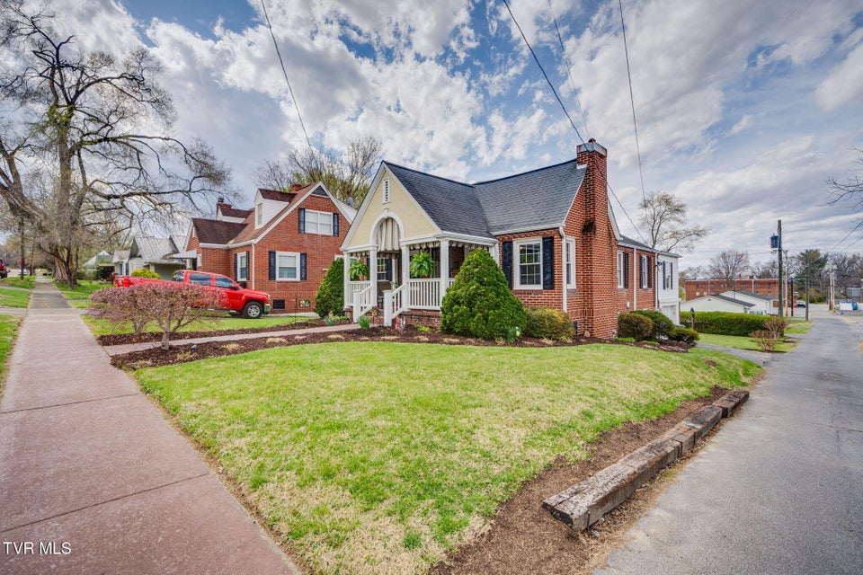 Photo #3: 1382 Farragut Avenue
