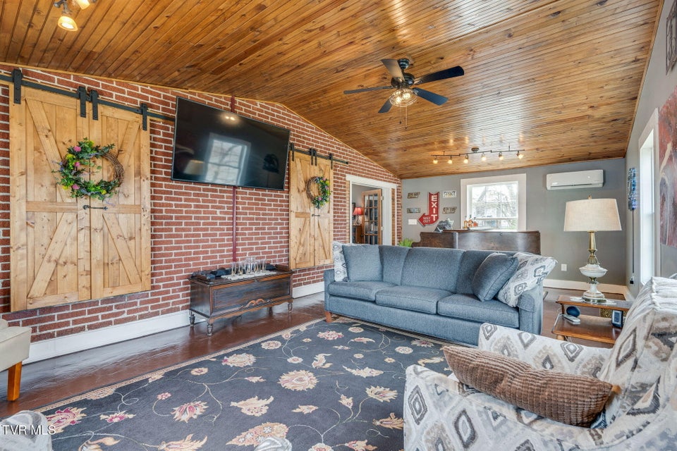 Photo #20: 1382 Farragut Avenue