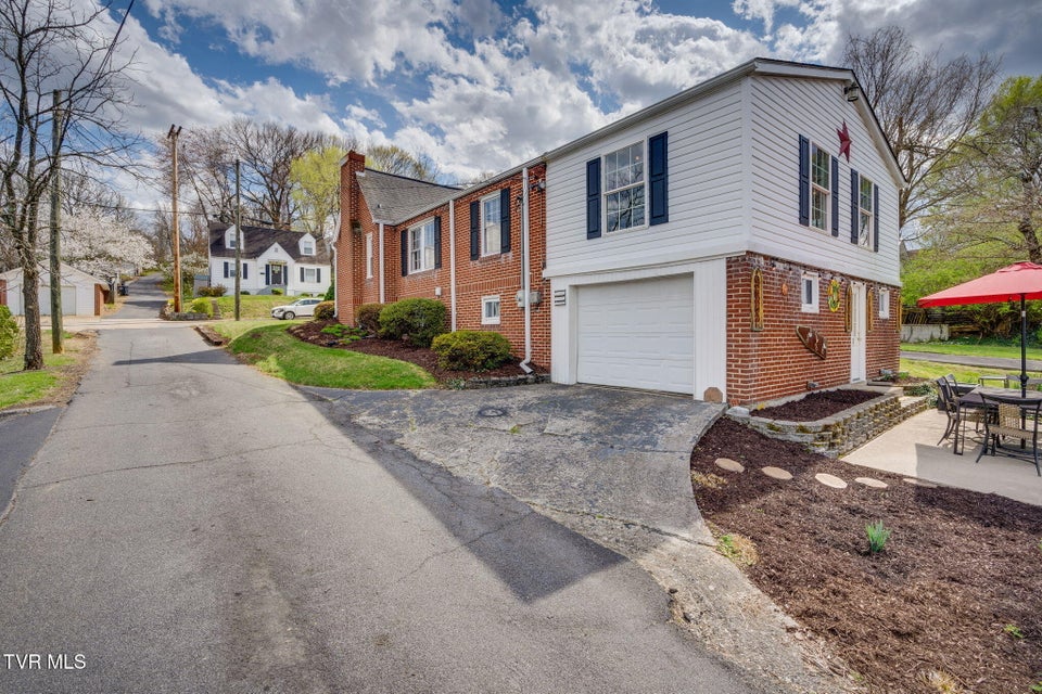 Photo #34: 1382 Farragut Avenue