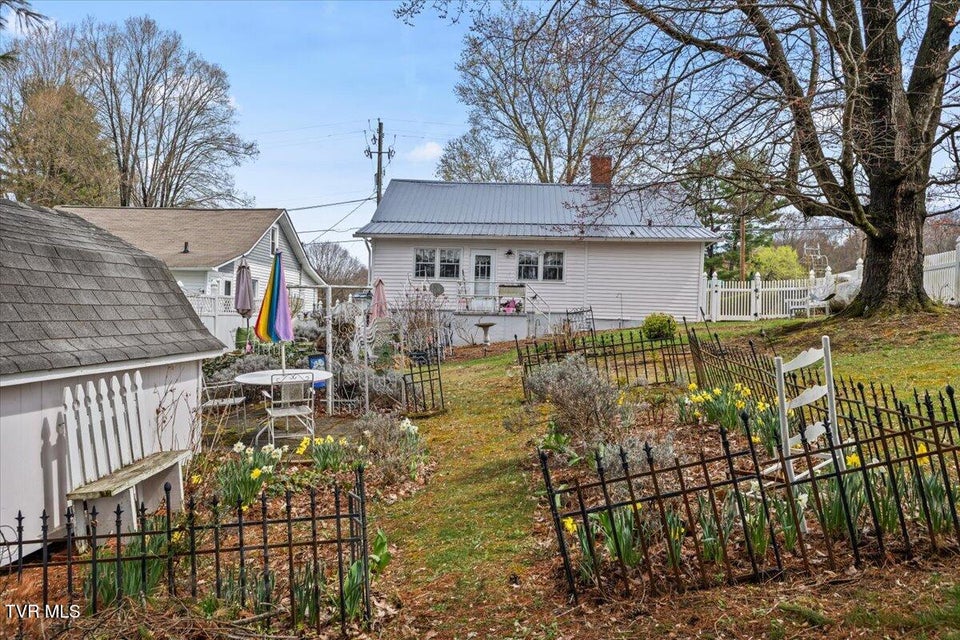Photo #13: 1462 Georgia Avenue