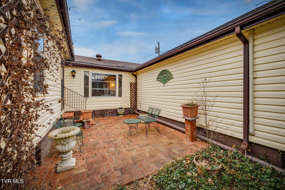 Photo #7: 233 Elliott Avenue
