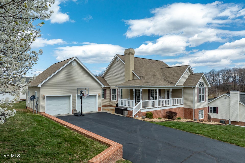 Photo #3: 128 Echo Lane Lane