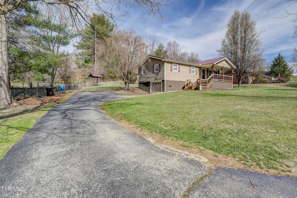 Photo #6: 232 Meadow Drive