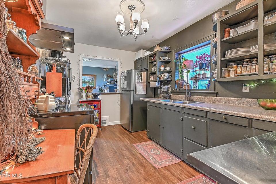 Photo #17: 409 Mcarthur Ave Avenue