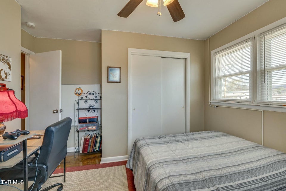Photo #18: 424 Mimosa Street