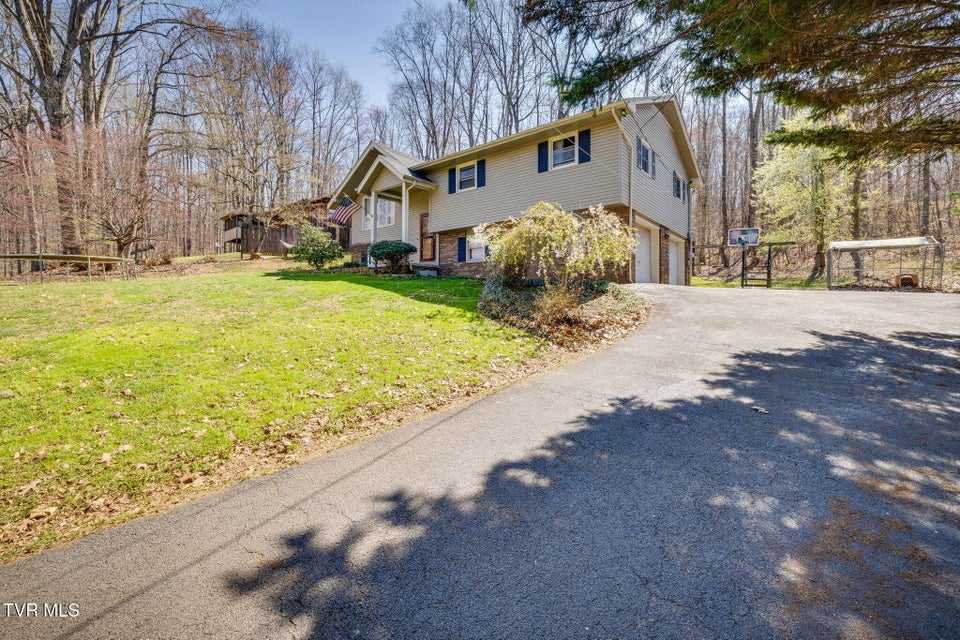 Photo #3: 736 Fleetwood Avenue
