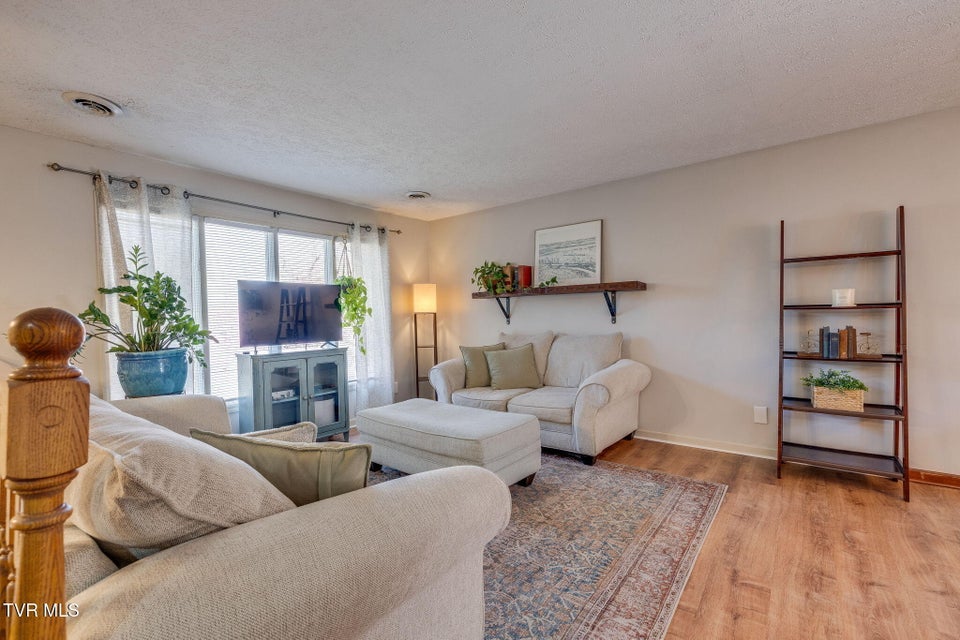 Photo #6: 736 Fleetwood Avenue