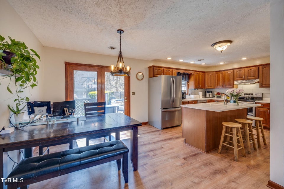 Photo #9: 736 Fleetwood Avenue