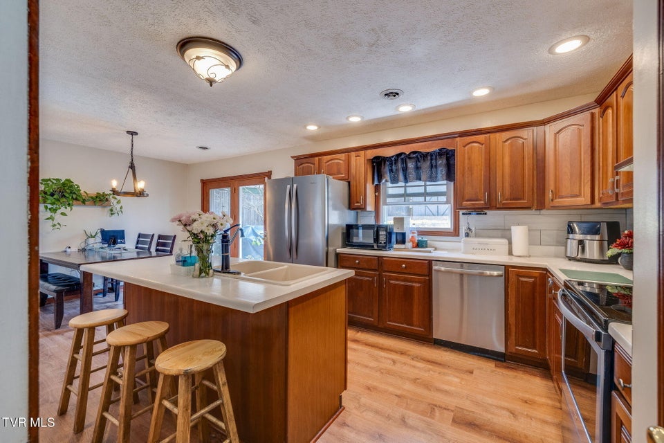 Photo #12: 736 Fleetwood Avenue