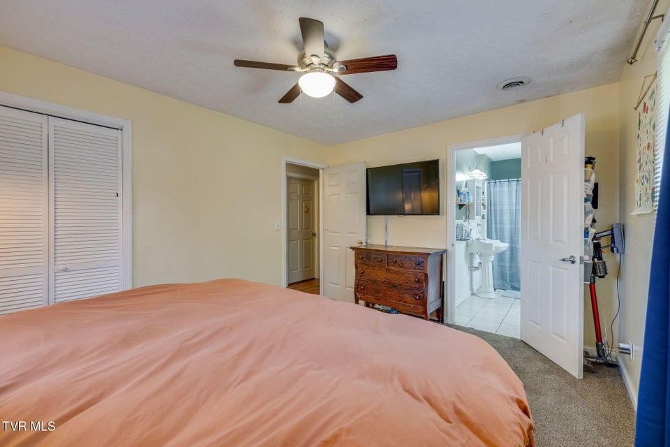 Photo #15: 736 Fleetwood Avenue