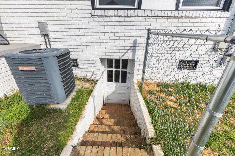 Photo #22: 503 Florence St Street