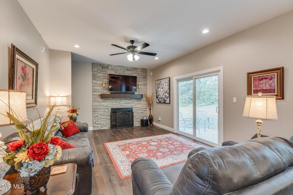 Photo #13: 412 Foxcroft Drive