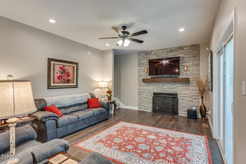 Photo #14: 412 Foxcroft Drive