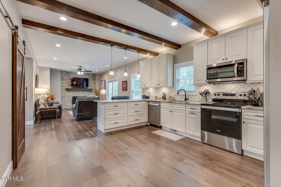Photo #6: 412 Foxcroft Drive
