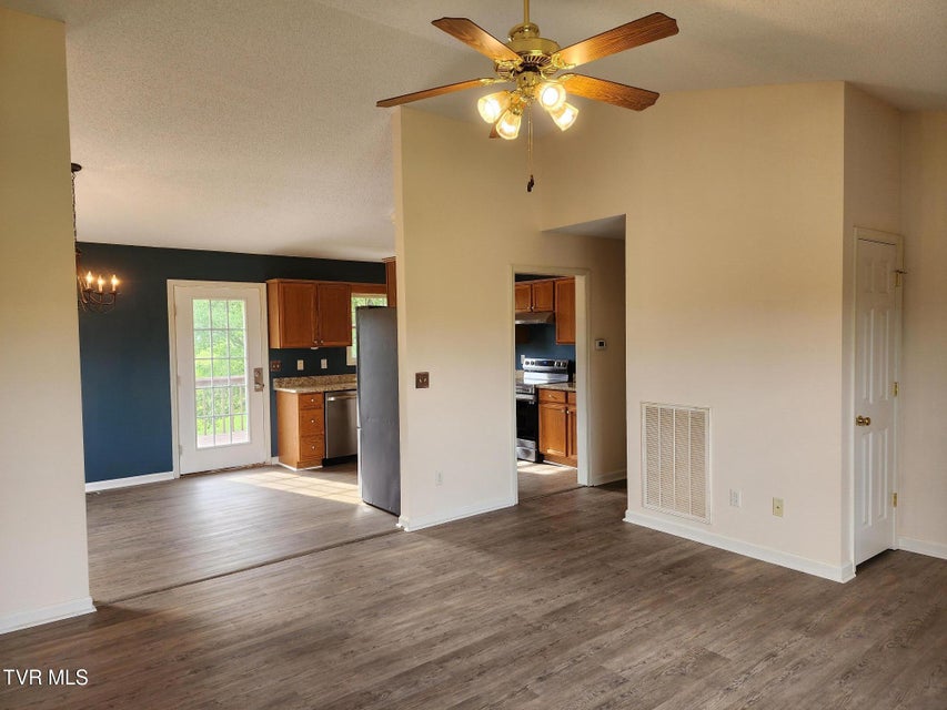 Photo #5: 28 Mockingbird Court
