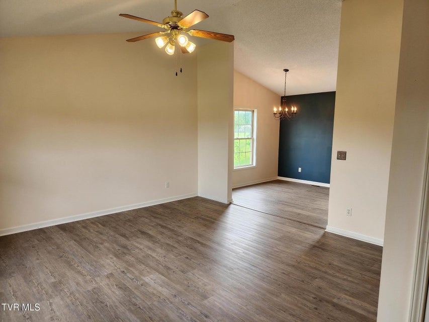 Photo #3: 28 Mockingbird Court