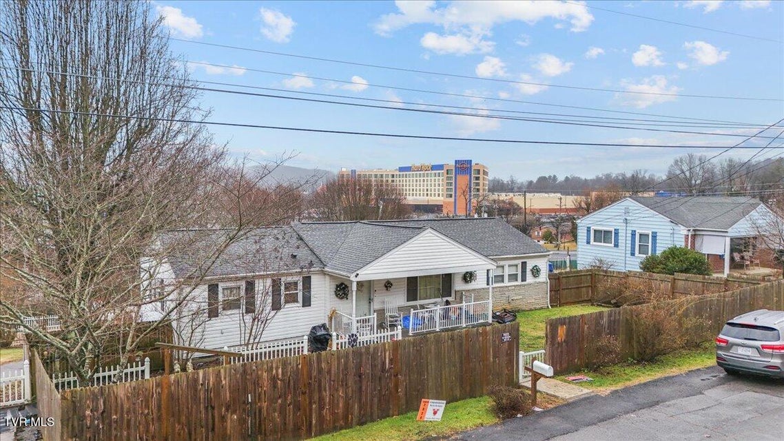 Photo #30: 1067 Bluegrass Street