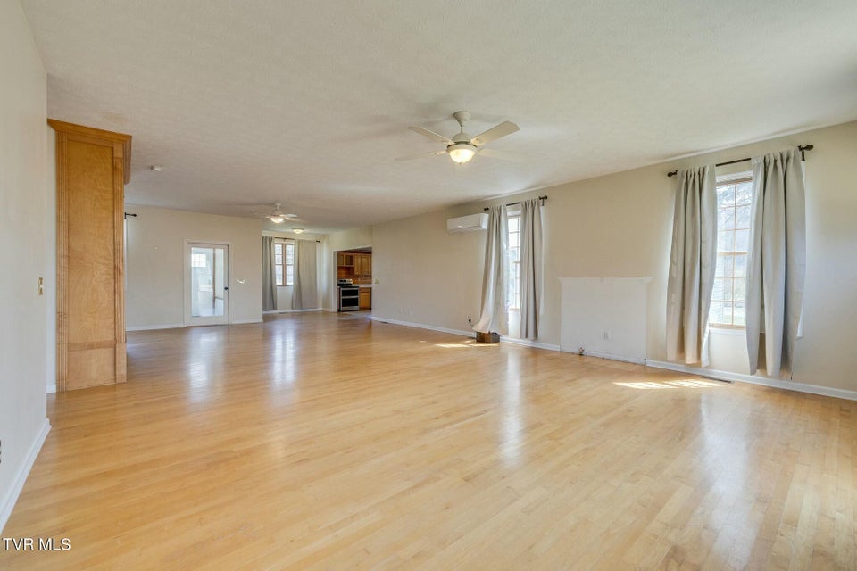 Photo #10: 15687 Barnrock Road