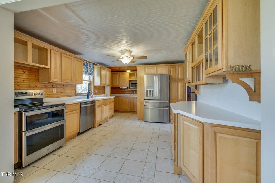 Photo #12: 15687 Barnrock Road