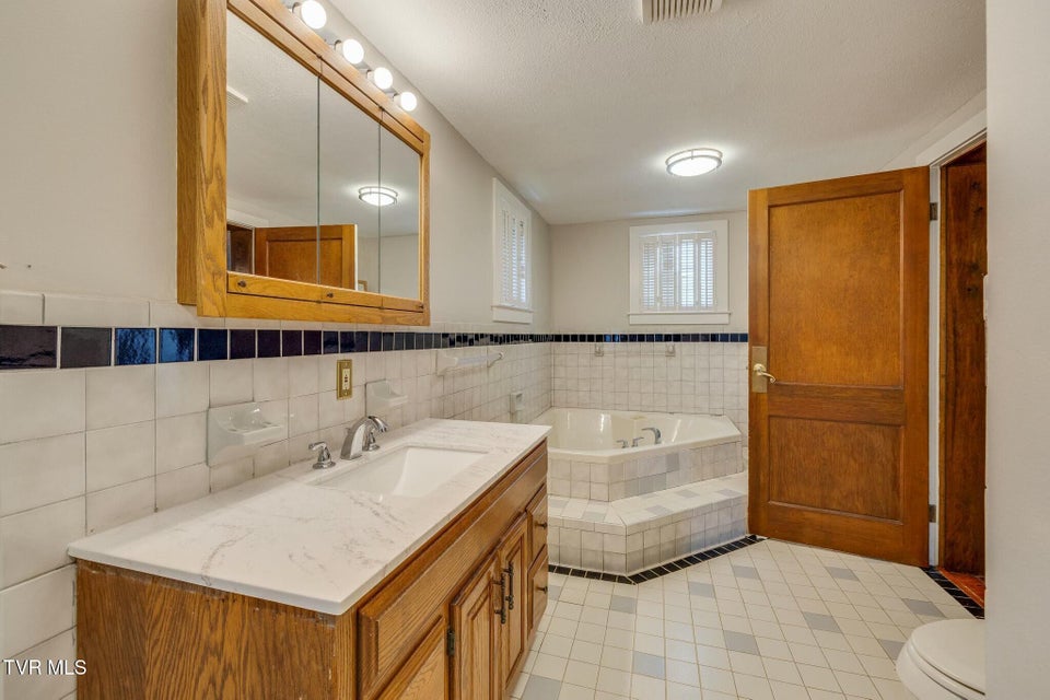 Photo #22: 15687 Barnrock Road
