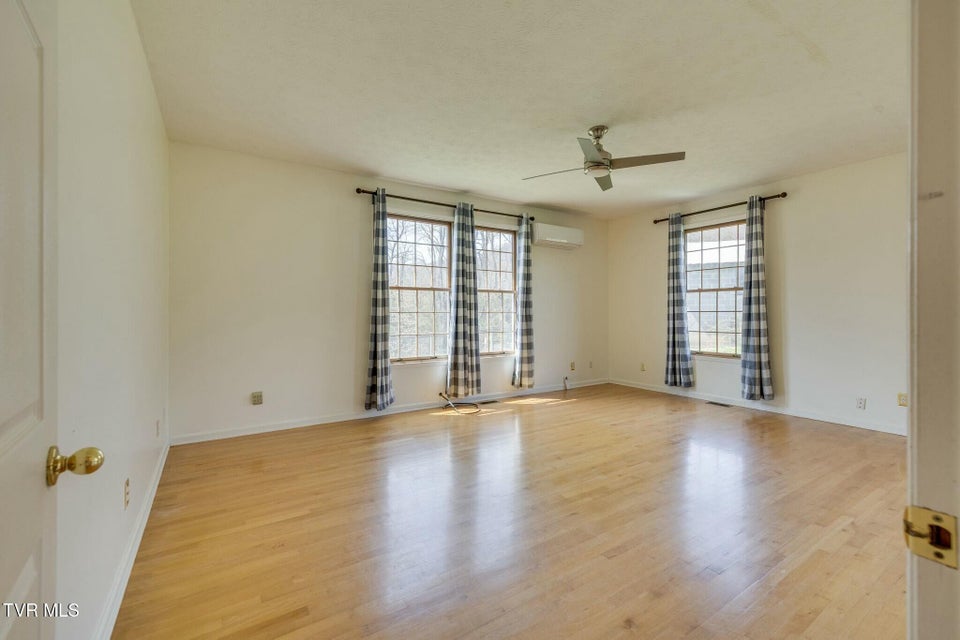 Photo #28: 15687 Barnrock Road