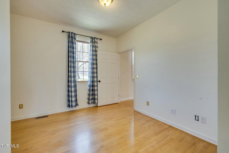 Photo #33: 15687 Barnrock Road