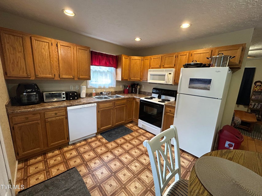 Photo #10: 113 Addington Avenue