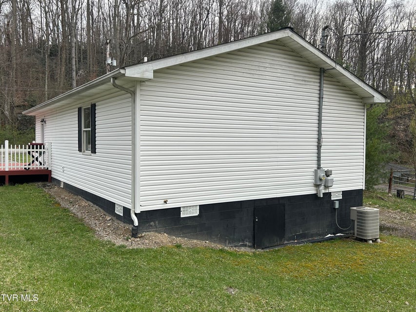 Photo #6: 113 Addington Avenue