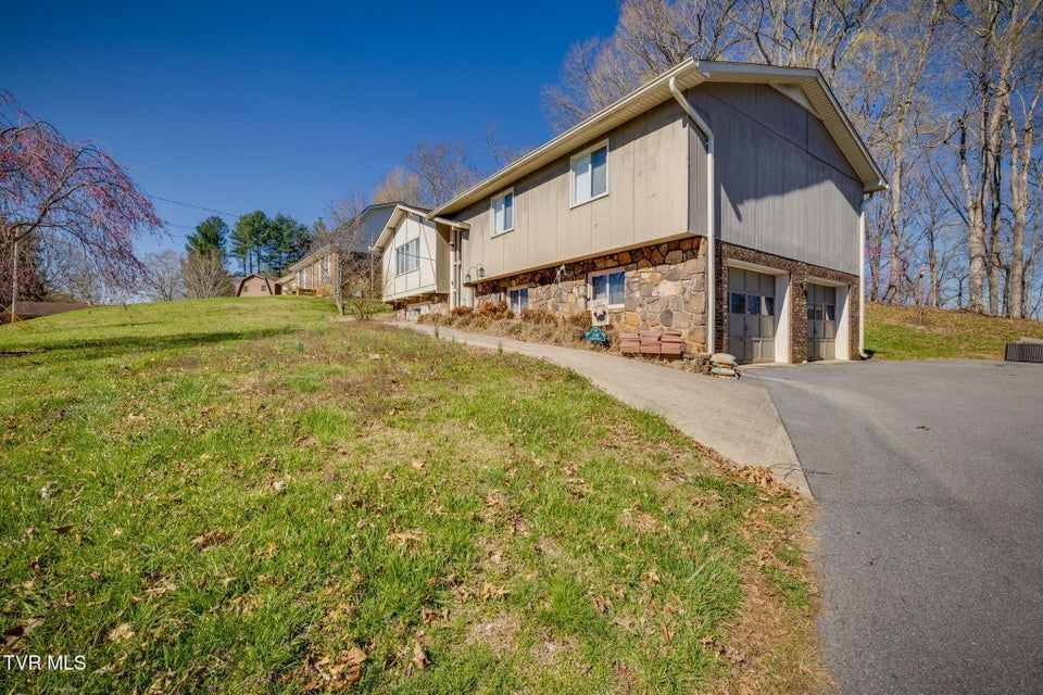 Photo #3: 128 Manchester Place