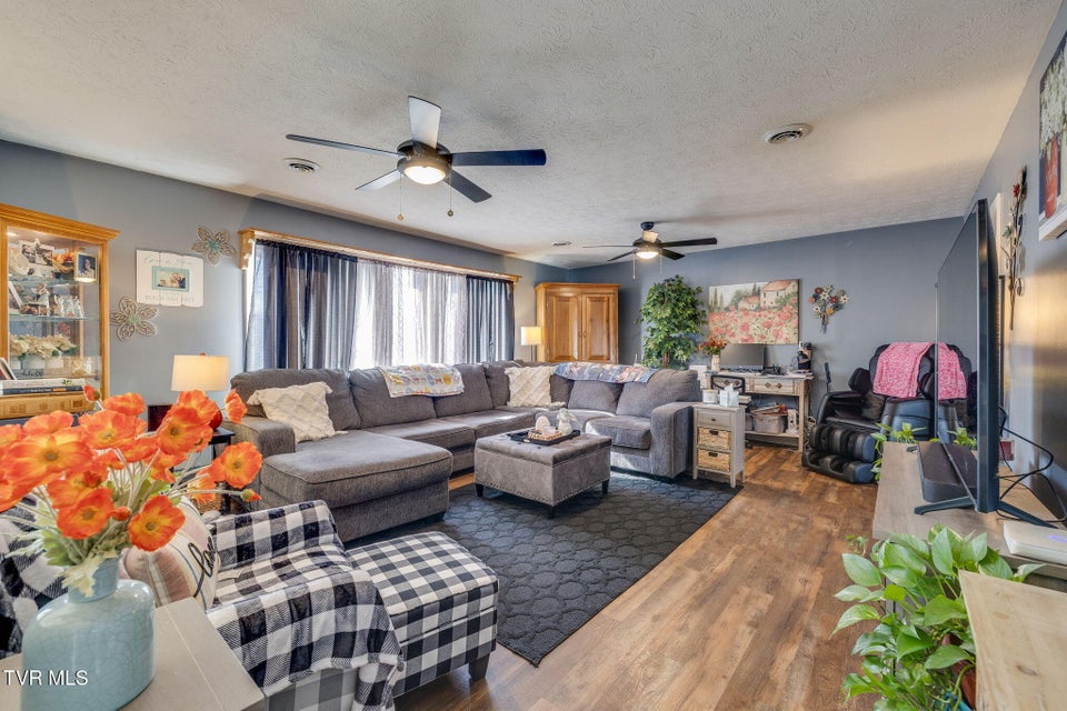 Photo #7: 128 Manchester Place