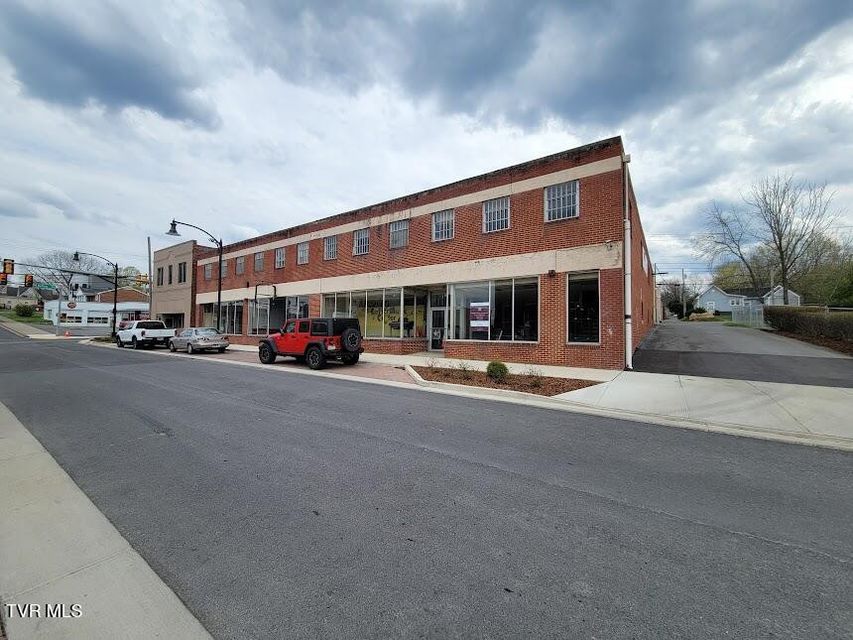 Photo #2: 305 Walnut Street