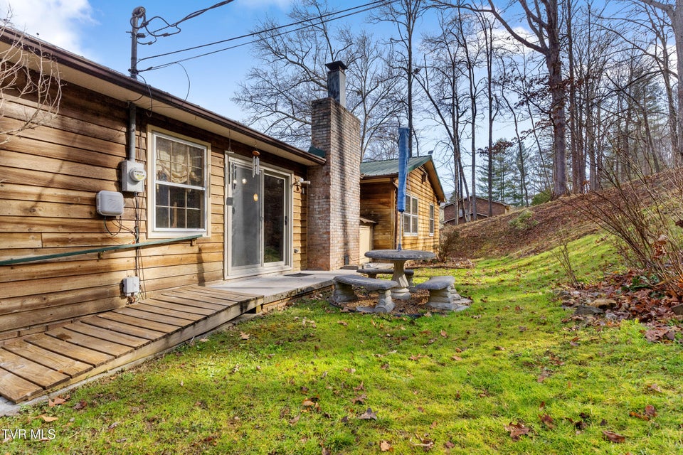 Photo #2: 1628 Valleyview Drive