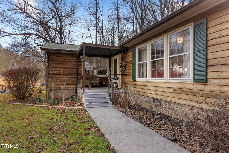 Photo #3: 1628 Valleyview Drive