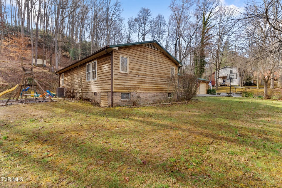 Photo #4: 1628 Valleyview Drive