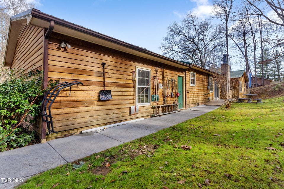 Photo #10: 1628 Valleyview Drive