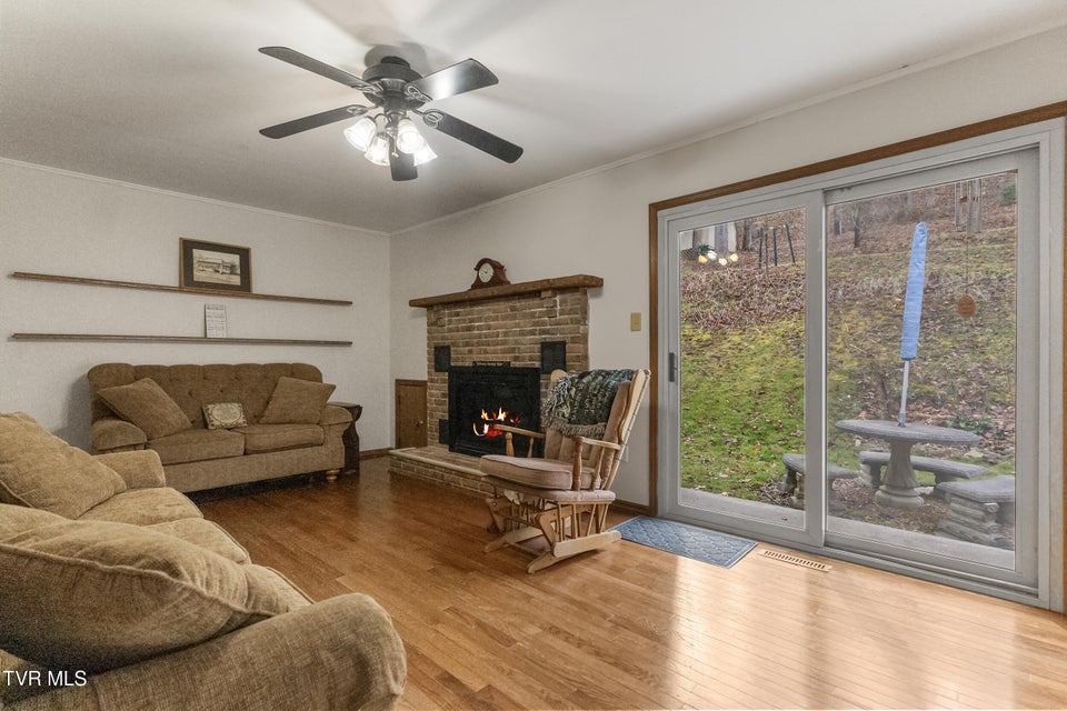 Photo #12: 1628 Valleyview Drive