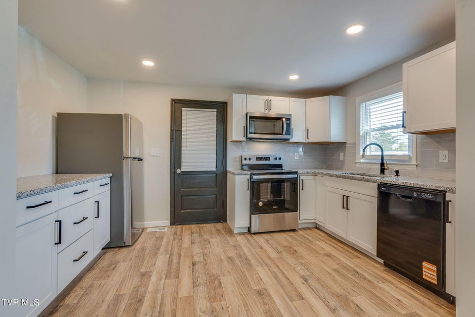 Photo #9: 533 Sequoyah Drive